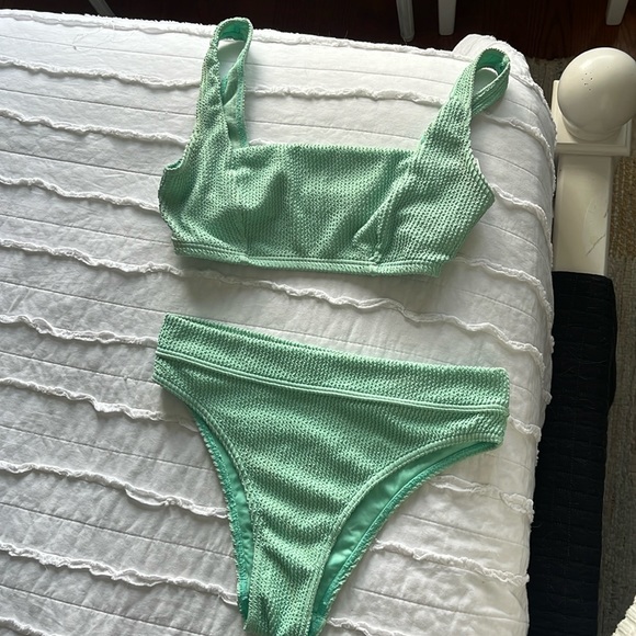 Billabong matching bikini set - Picture 2 of 6